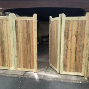 Lodge style bi-folding gates